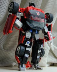 ����ɂ̓G���W������ό`�����e�𑕔��B