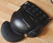 �L�[�p�b�h����̂R��LED�̓V�t�g�L�[���������ۂɓ_���B�V�t�g�L�[�͂R�܂Őݒ�ł��܂��B