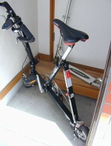 �������ɃL�b�N�{�[�h���͑傫���ł����A���]�ԂƂ��Č���΂��Ȃ菬�����ł��B