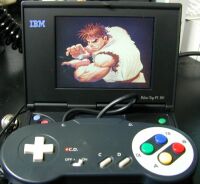 オープニングの画面。さすがに残像が激しいので、キャラが動いてる場面を写真に撮るのは難しいです…