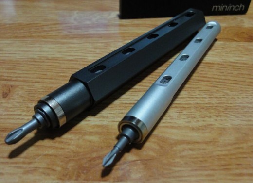 Tool Penはガンメタル、Tool Pen miniはスノウシルバーです